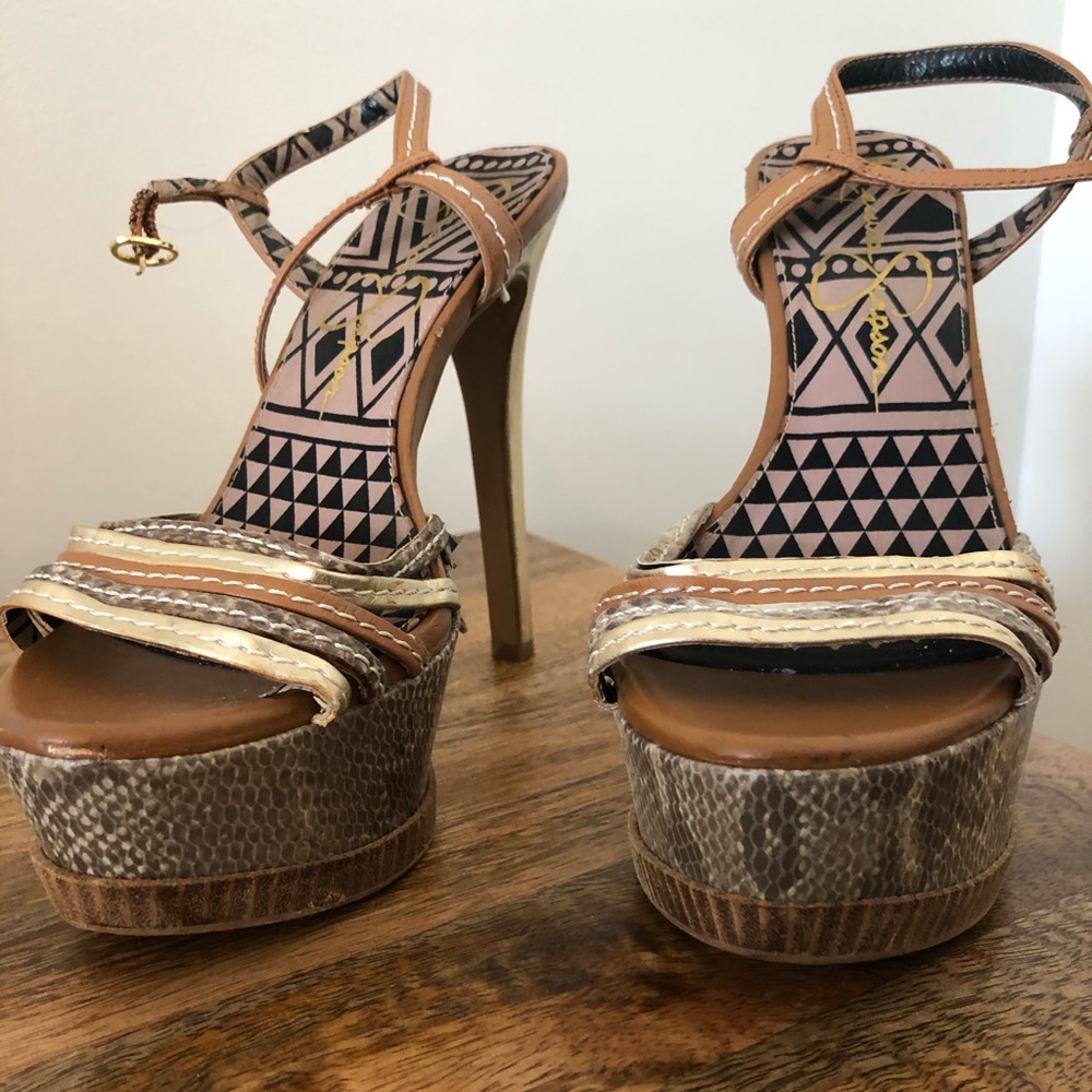 Jessica Simpson strappy heels so sexy
